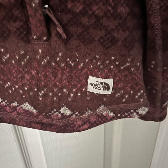 North Face polyester knit pullover, size large. Fall colors. Good condition - Picture 4 of 4